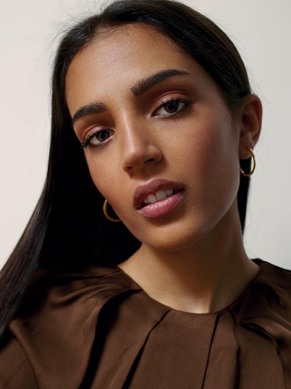 Pendientes aro de plata bañados en oro de diseño cuadrado tamaño mediano-LINEARGENT