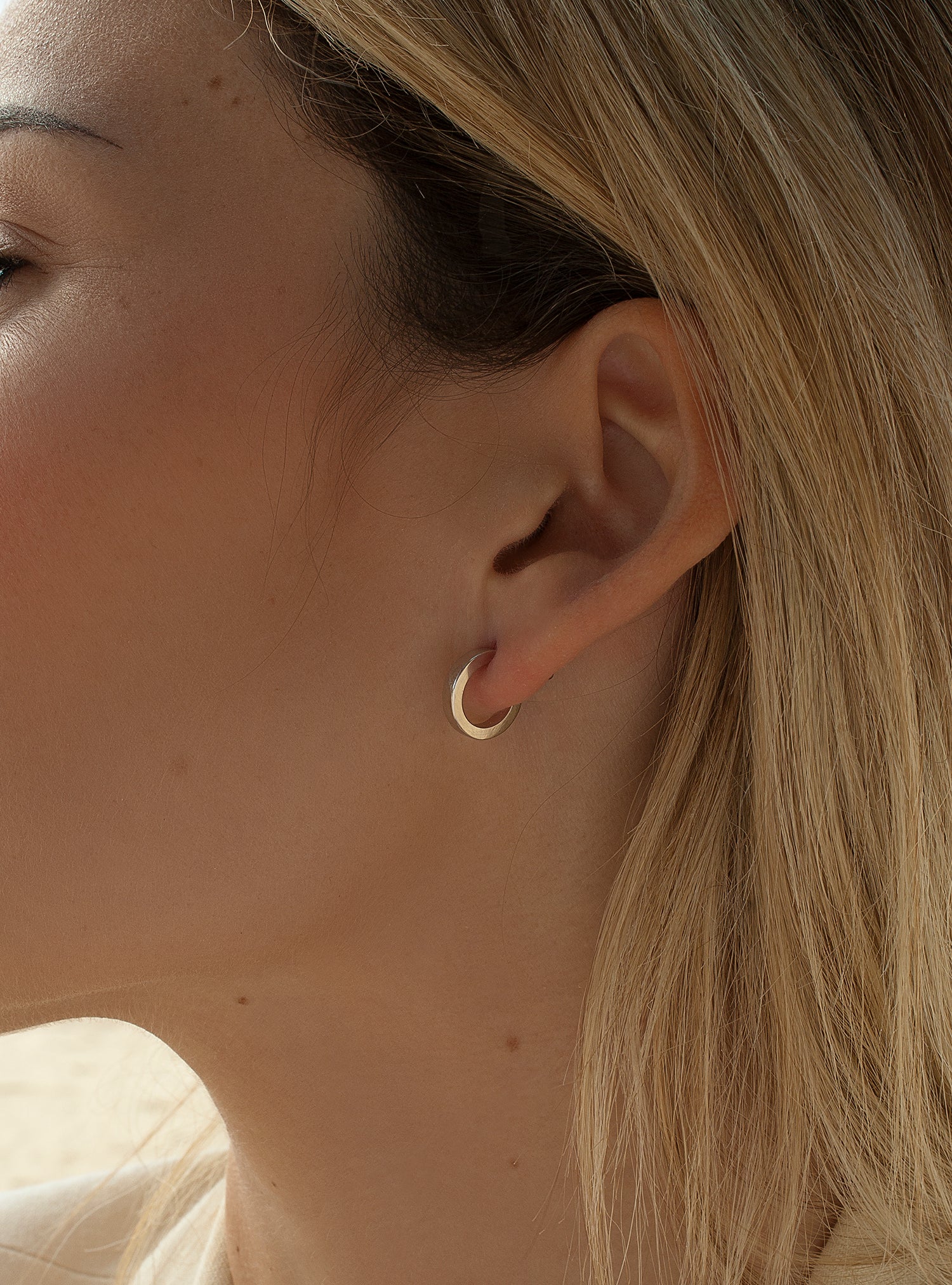 Pendientes aro pequeños de plata diseño cuadrado