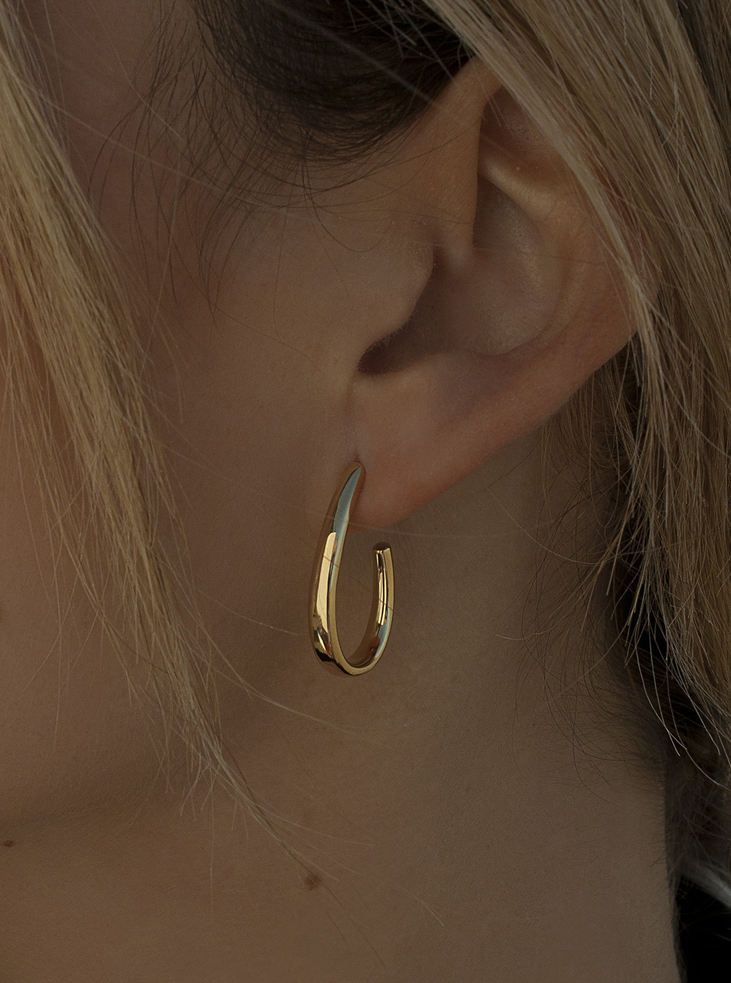 Pendientes aros pequeños diseño semiabierto redondo y plata bañada en oro-LINEARGENT