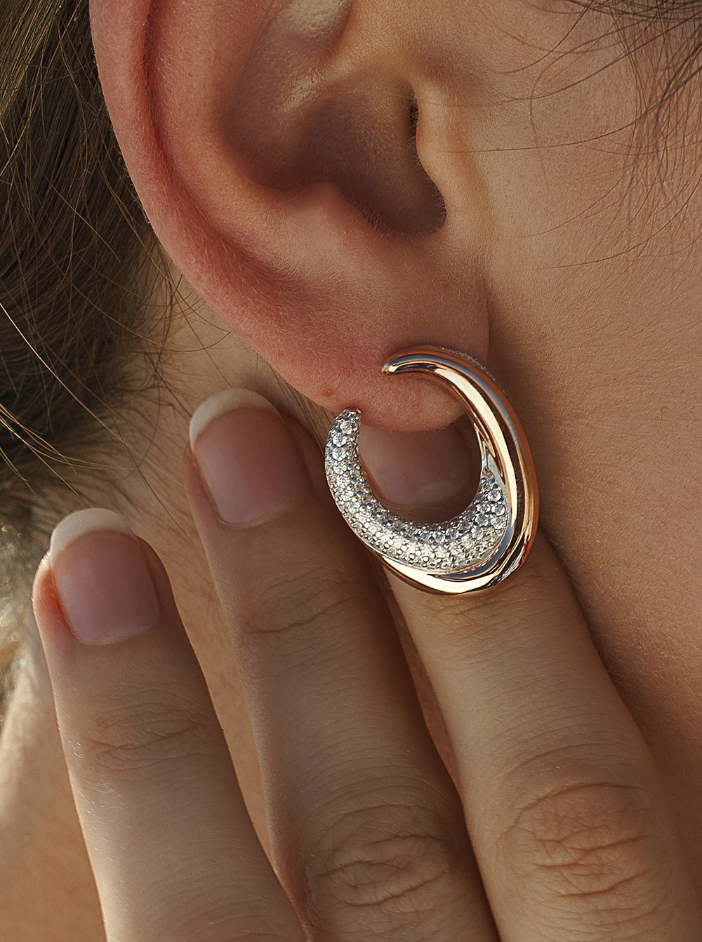 Pendientes bicolor de plata ovalados con circonitas