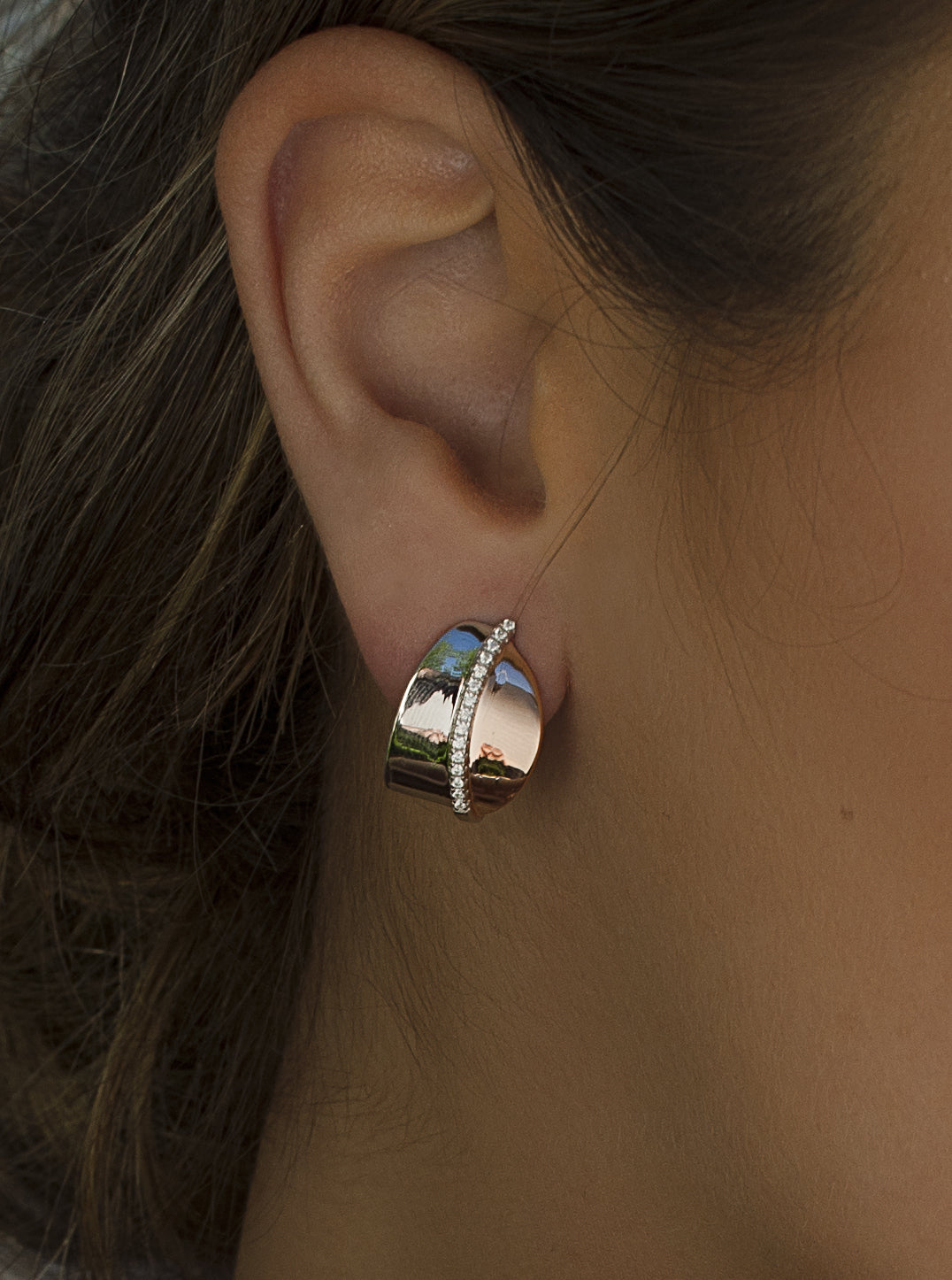 Pendientes bicolor originales diseño raíl de circonitas-LINEARGENT