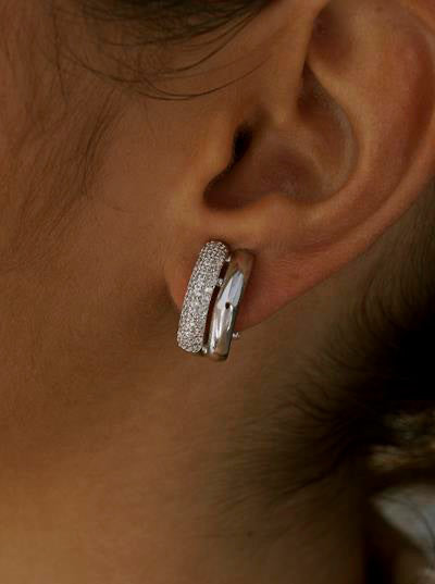 Boucles d'oreilles fermeture omega design deux rails avec zircon