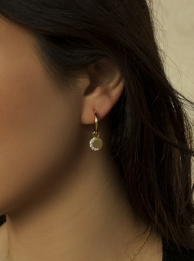 Pendientes con colgantes diseño medalla con circonitas
