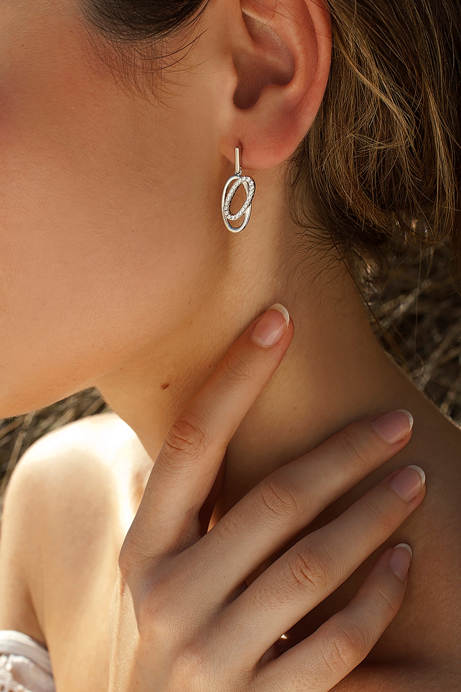 Pendientes con colgantes diseño ovalado con carril de circonitas-LINEARGENT