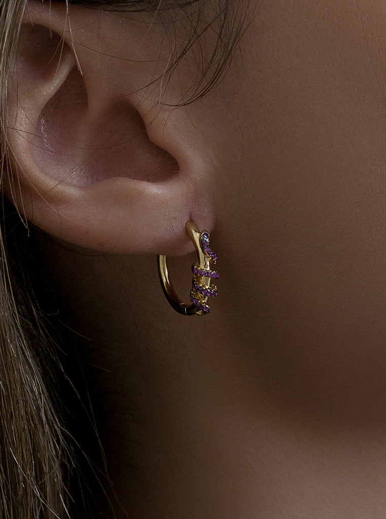 Pendientes de aro de plata en baño de oro con diseño de serpiente y circonitas-LINEARGENT