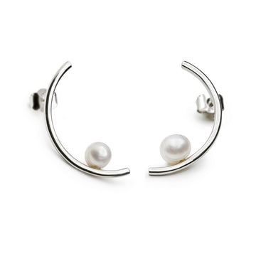Pendientes de plata con perla diseño semicircular