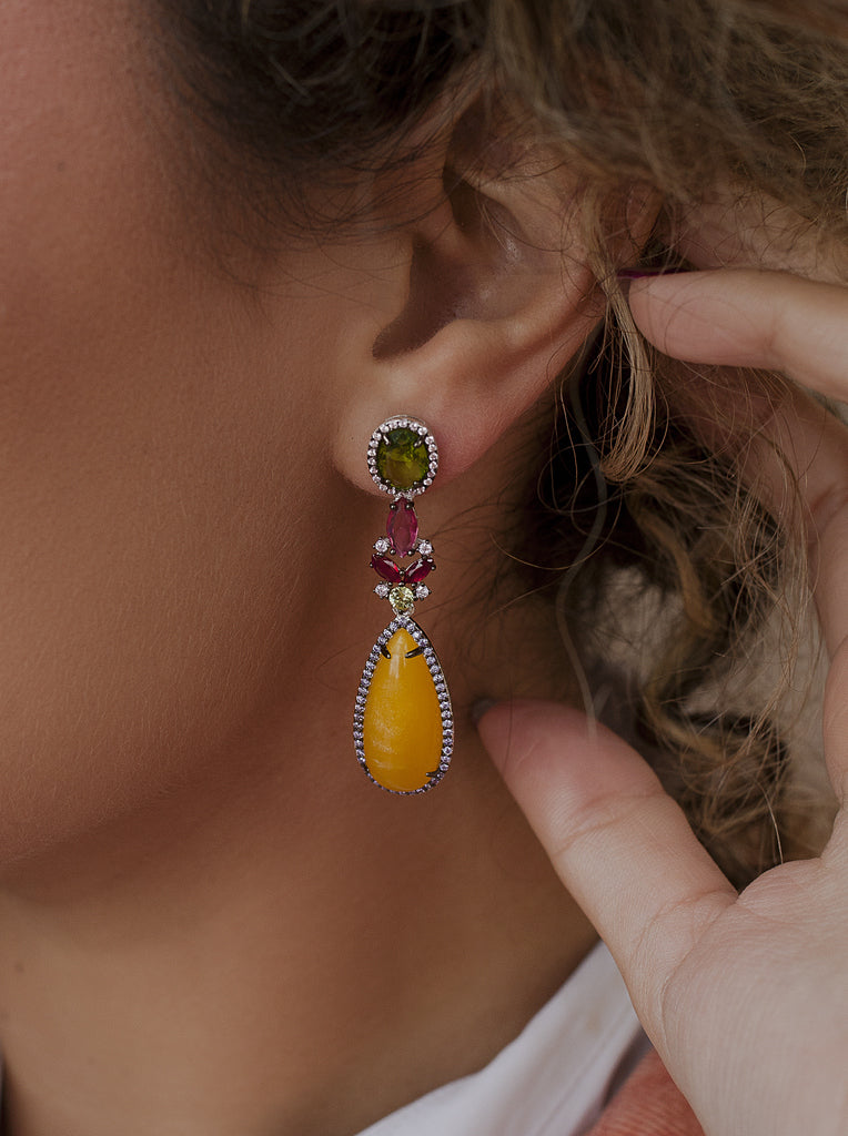 Pendientes largos con piedras multicolor y gema amarilla-LINEARGENT