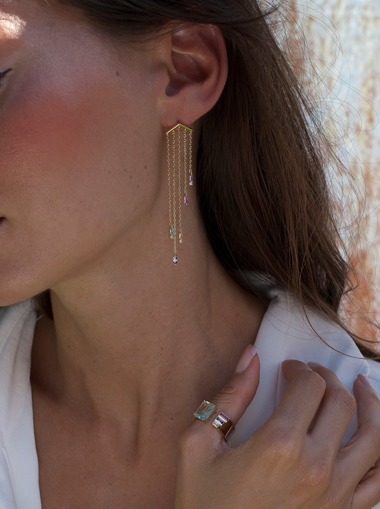 Pendientes largos de plata diseño cinco cadenas con gemas tono rosado