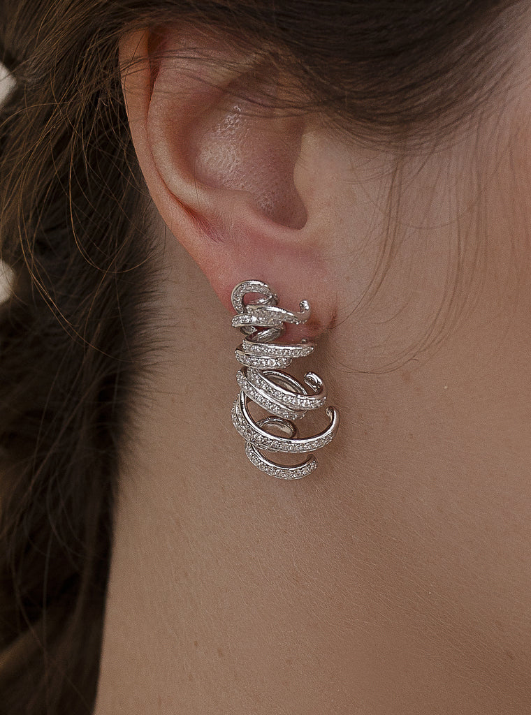 Pendientes largos de plata diseño original enredado y circonitas