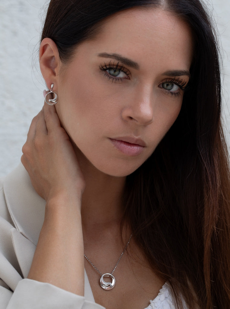 Pendientes largos diseño oval estilo caracola