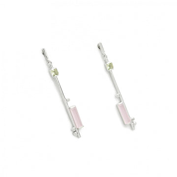 Pendientes largos finos de plata con gemas en tonos claros