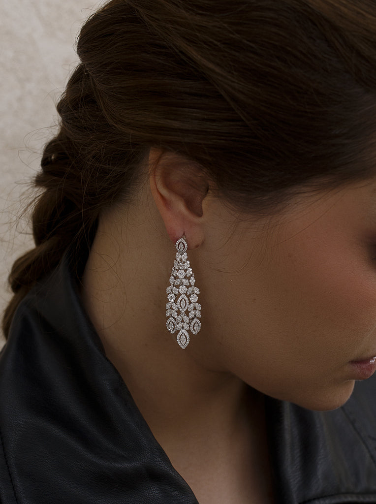 Pendientes novia diseño floral de estilo elegante
