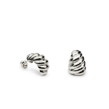 Pendientes originales con un diseño en espiral