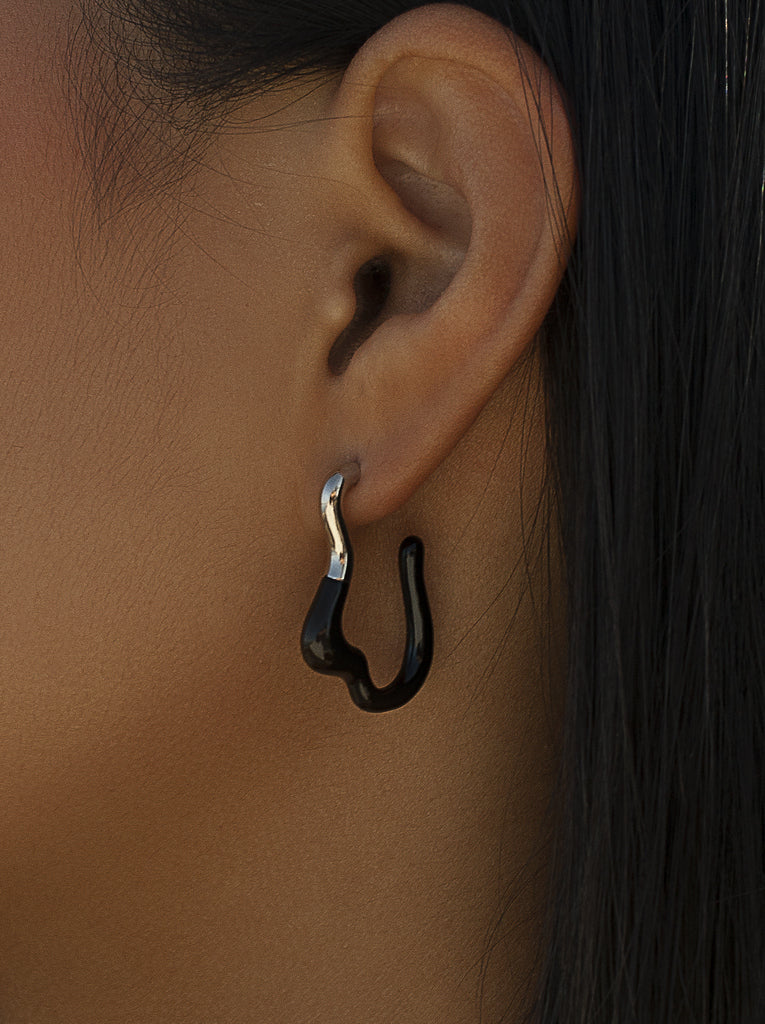 Pendientes originales de diseño asimétrico tono negro