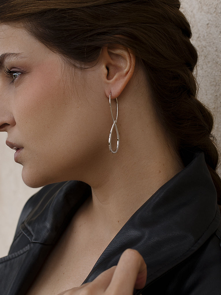 Pendientes originales de plata en forma de gota