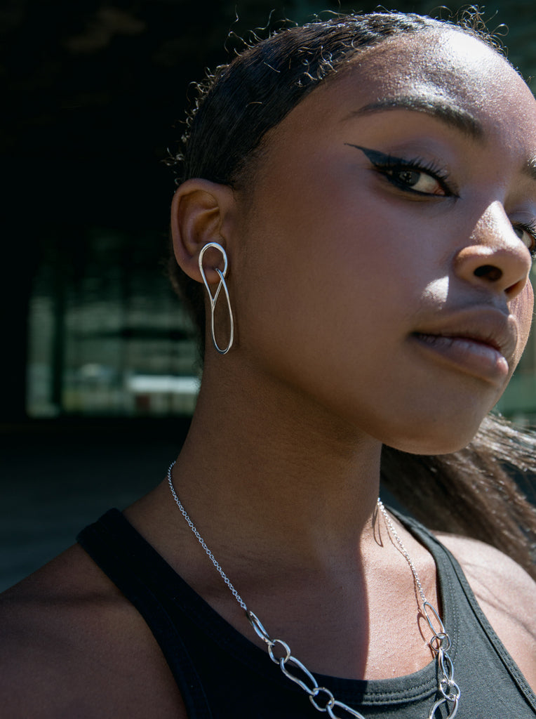 Pendientes originales de plata estilo curvilíneo