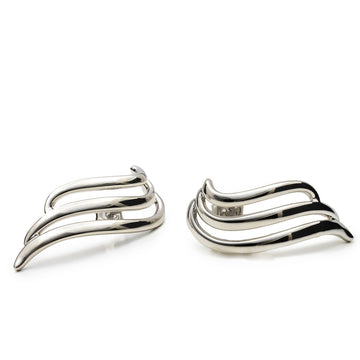 Pendientes originales en plata con un diseño fluido