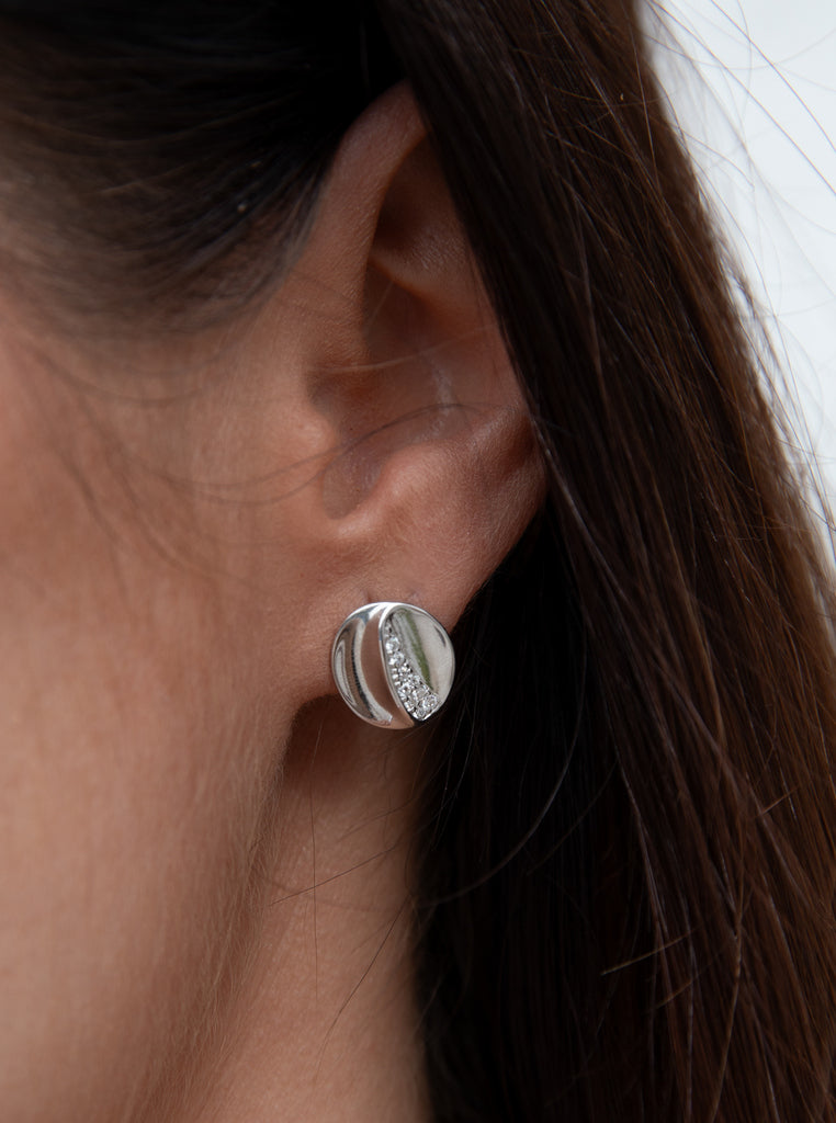 Pendientes pequeños de plata circular con volumen y circonitas