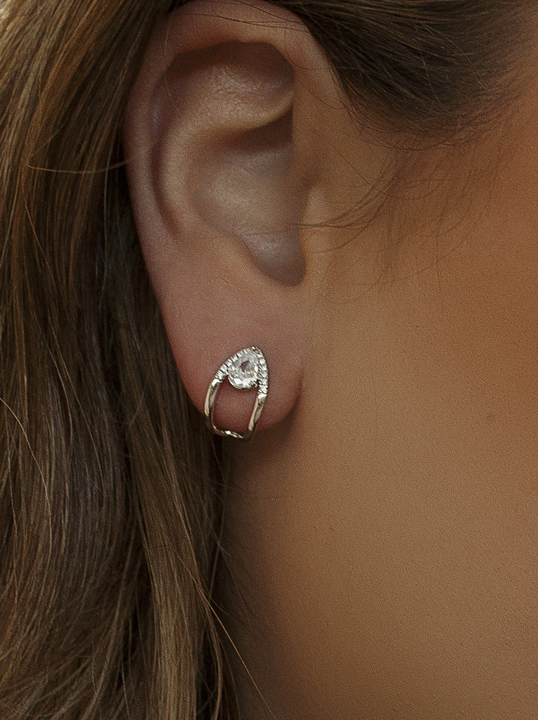 Pendientes pequeños de plata con circonita en talla de pera