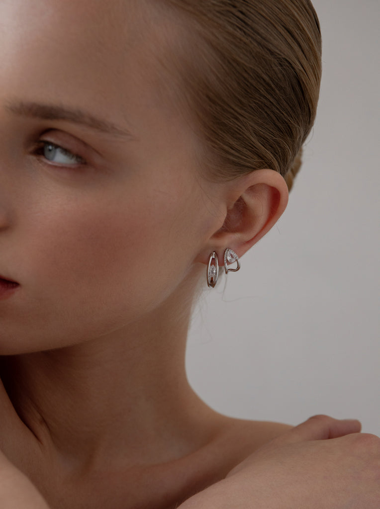 Pendientes pequeños de plata con circonita en talla de pera