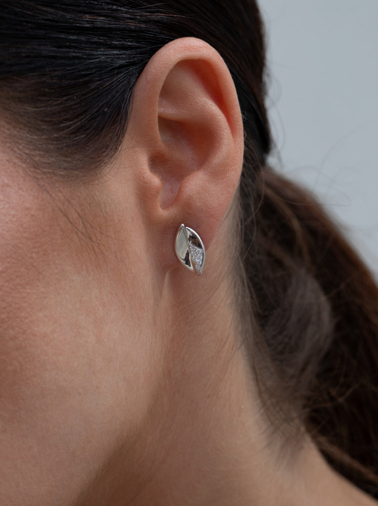 boucles d'oreilles petits de argent avec zircons forme de feuille
