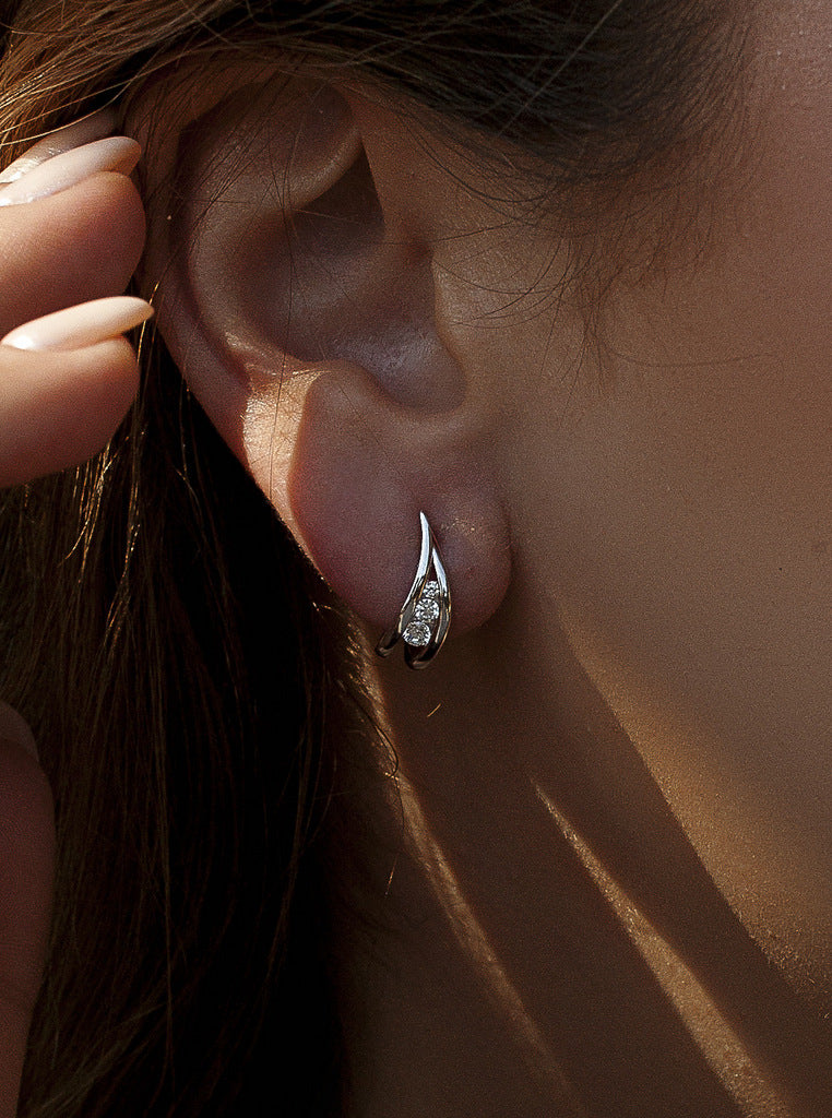 Pendientes pequeños de plata con circonitas forma ovalada