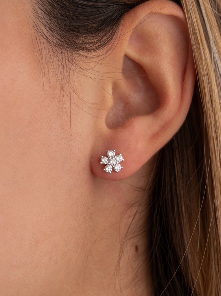 Pendientes pequeños de plata con circonitas silueta floral-LINEARGENT