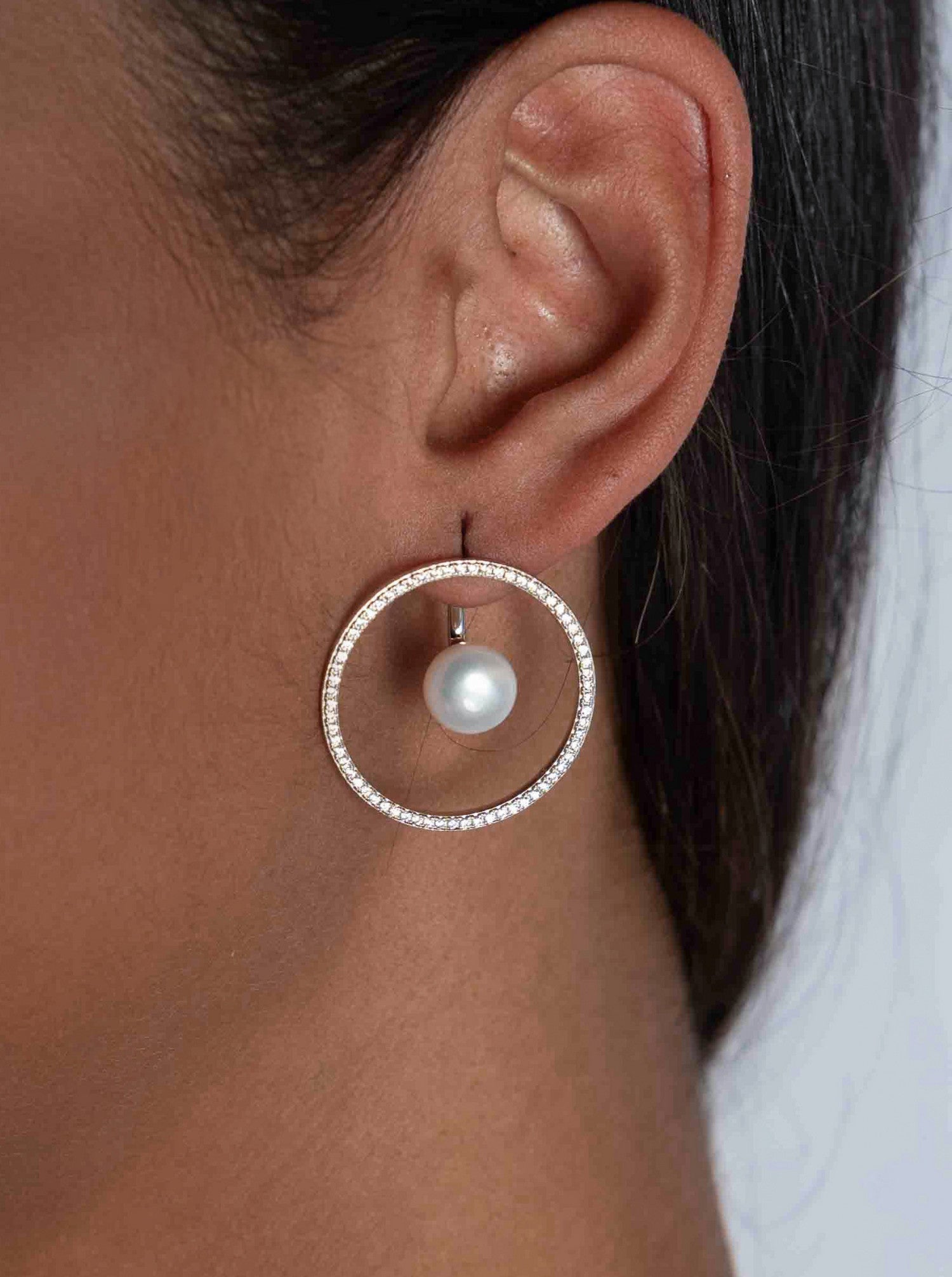 Pendientes perla central diseño circular con circonitas-LINEARGENT