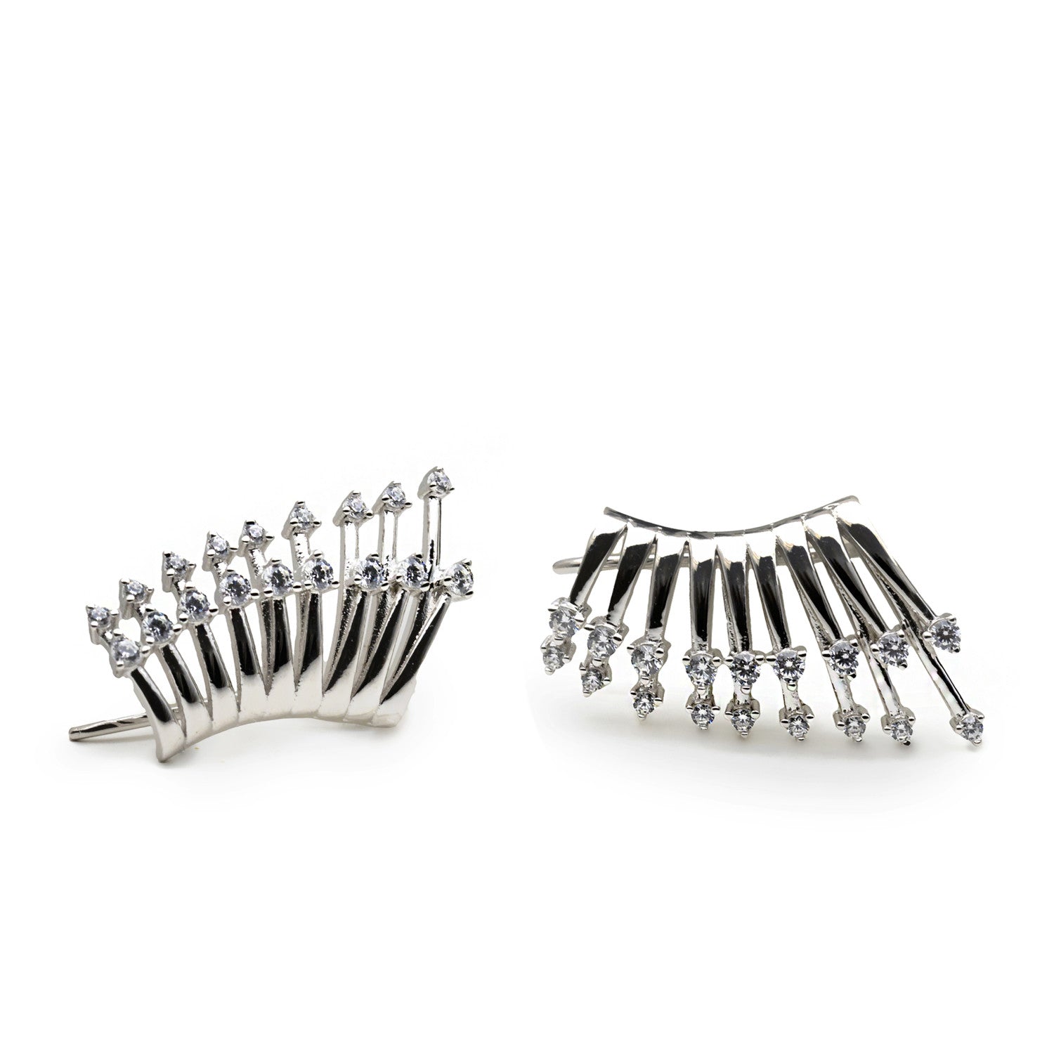 Pendientes trepadores con diseño cascada de plata