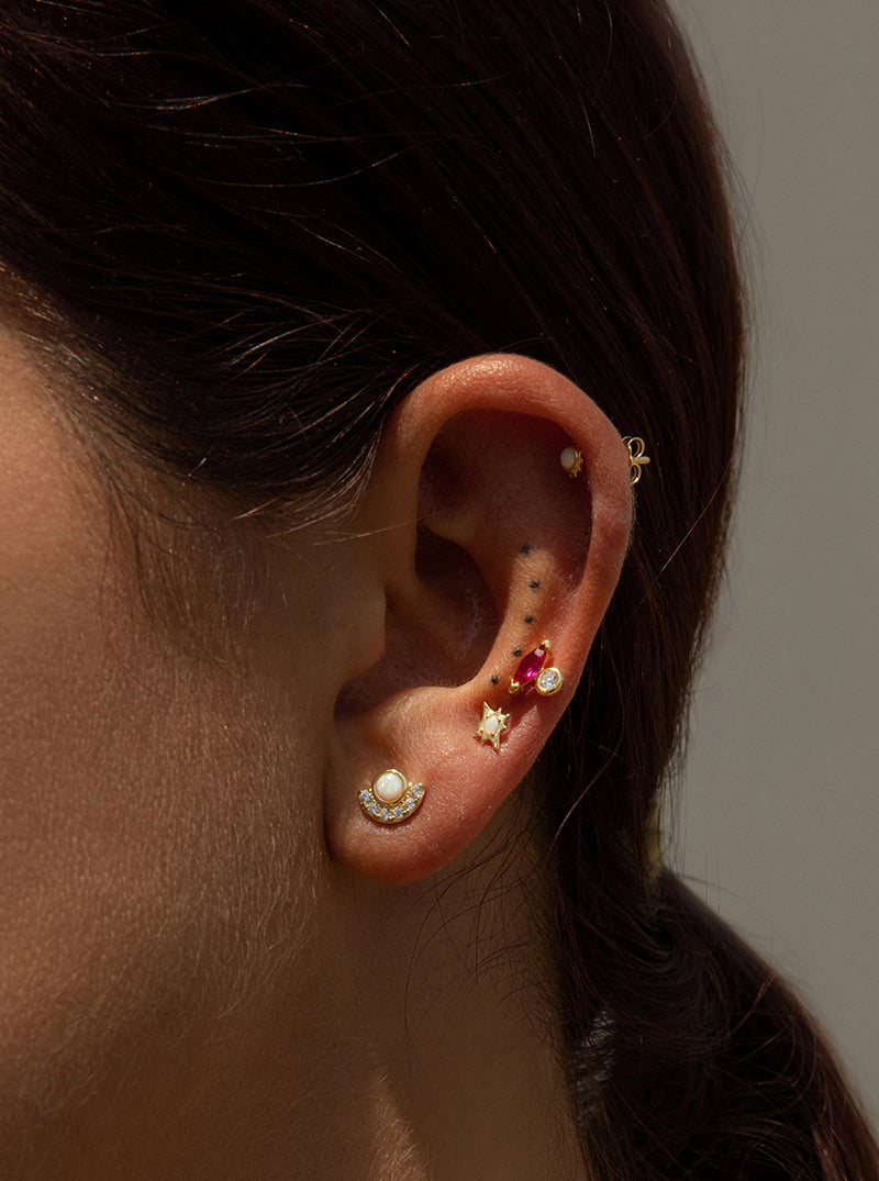 Piercing de plata baño dorado con circonita color fucsia-LINEARGENT