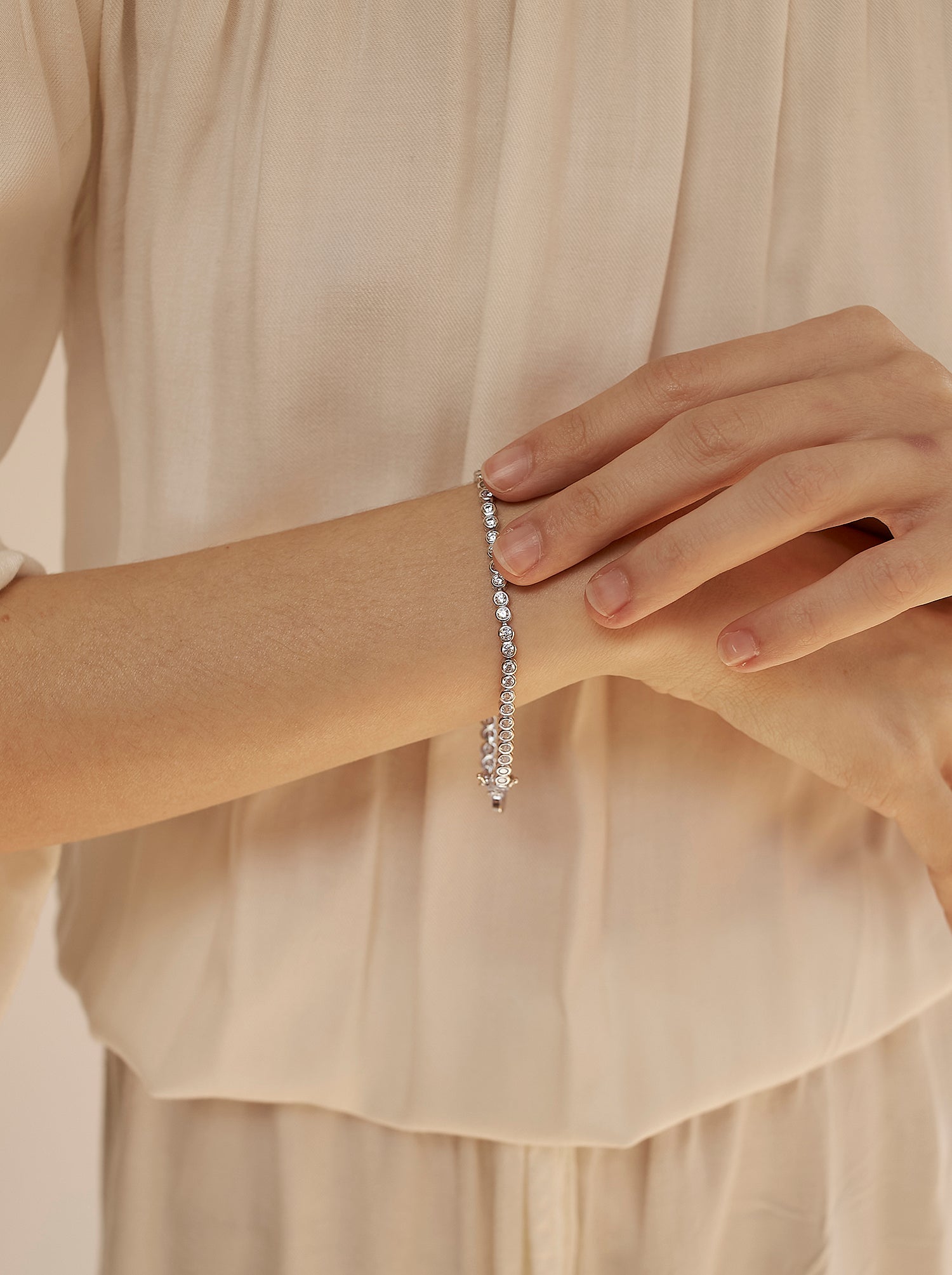 Pulseras riviere con chatones de circonitas redondos-LINEARGENT