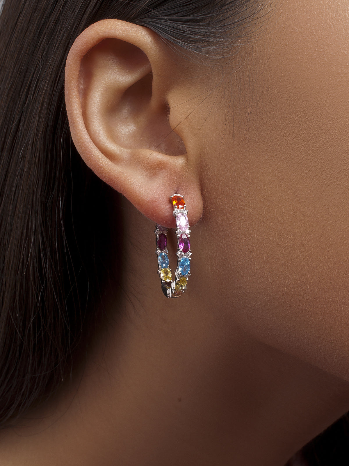 Pendientes aros con piedras en tonos vivos tamaño mediano