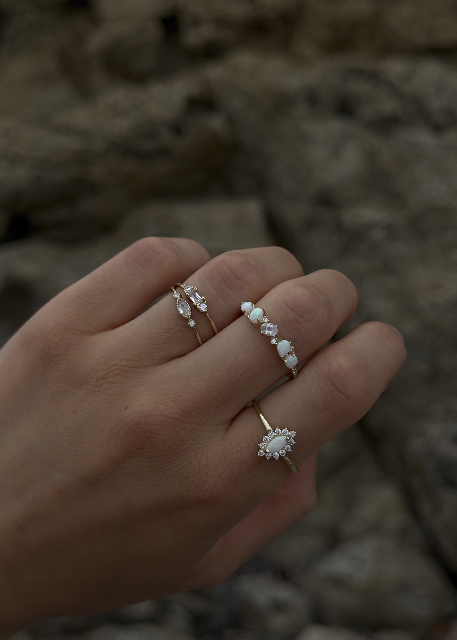 Anillos finos de plata bañada en oro diseño opalos y circonitas