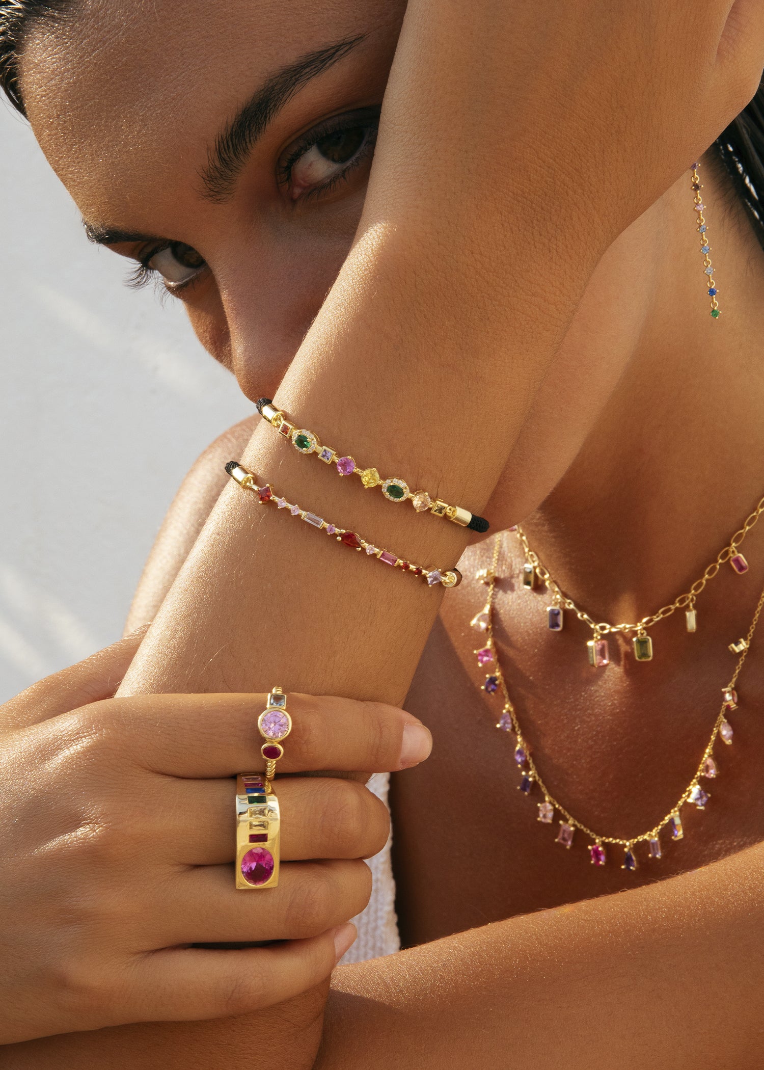 Pulsera de plata con piedras naranjas y cordón negro