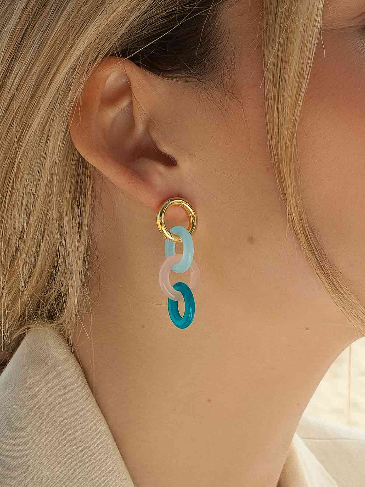 Earrings with pendants made up of four rings