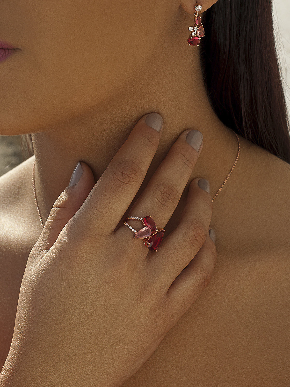 Rings with stones in pink and reddish tones