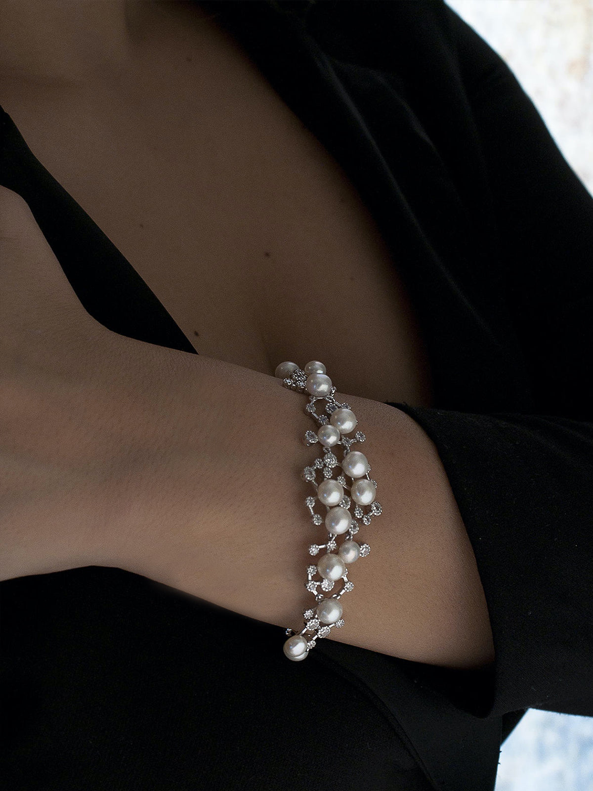 Sparkling silver bracelets with pearl and cubic zirconia design