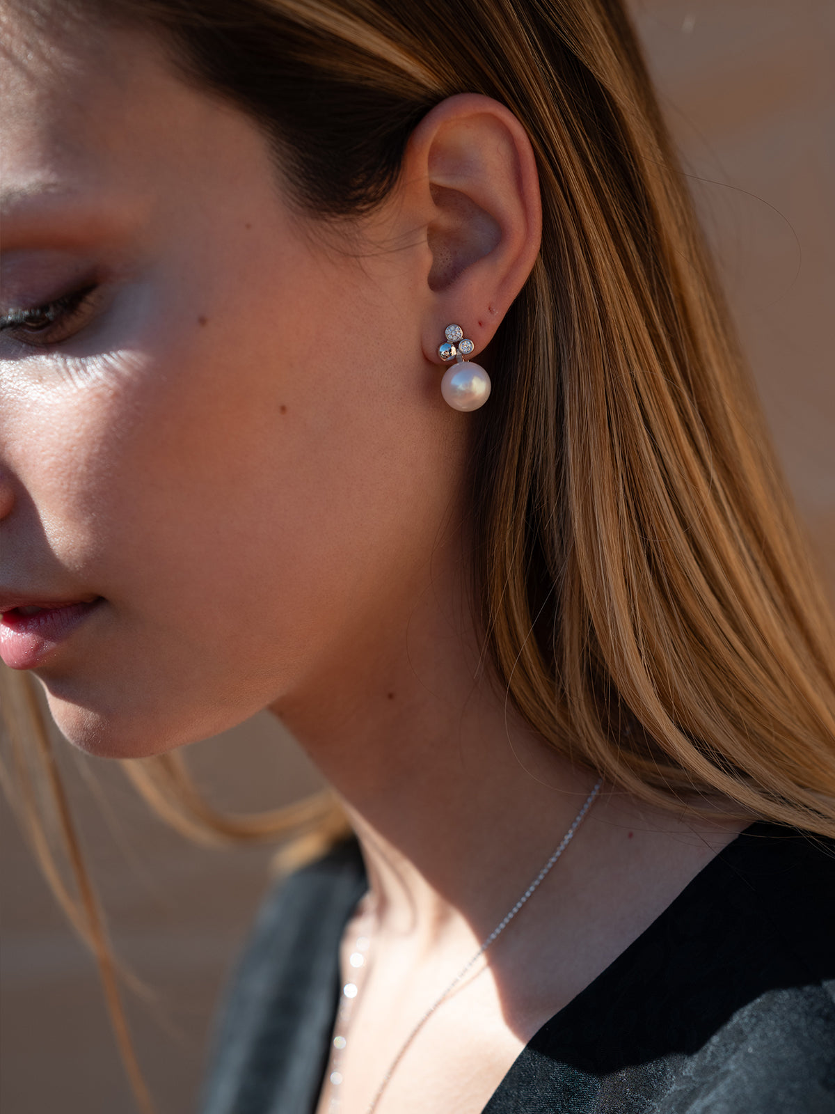 "To me and me" earrings, pearl design with cubic zirconia details and plain silver