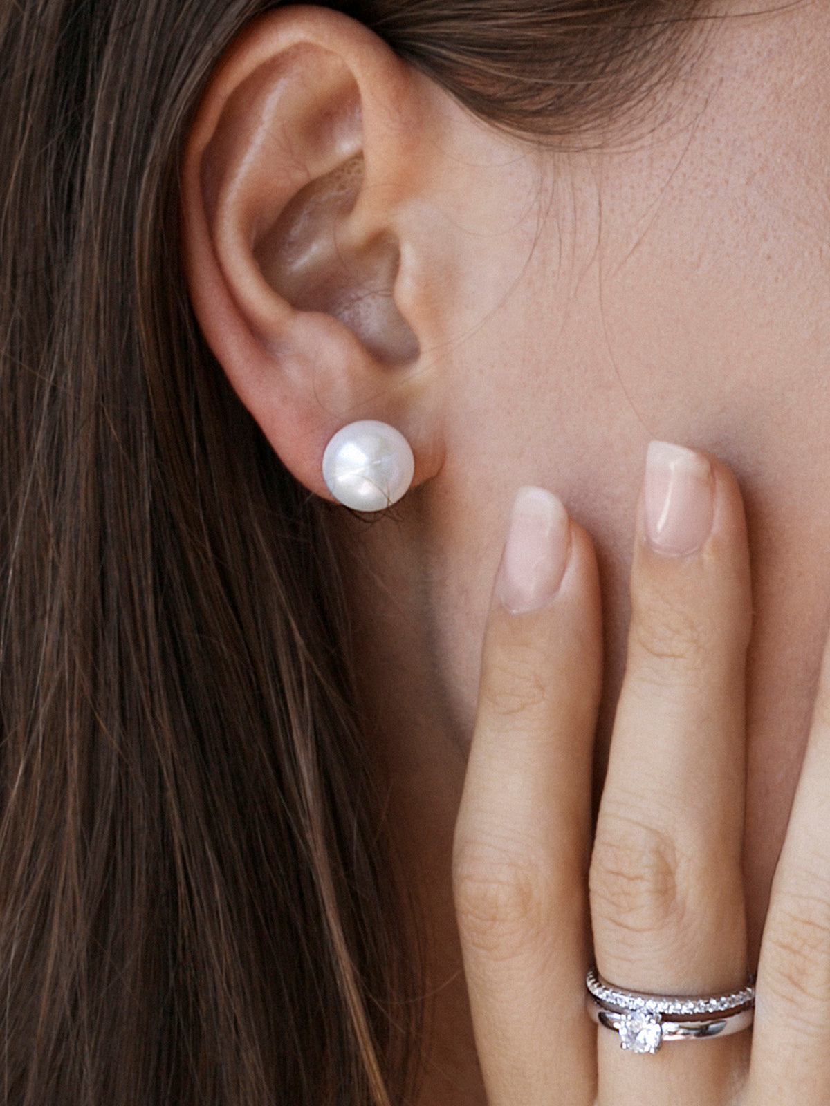 Small pearl bridal earrings, classic and simple design
