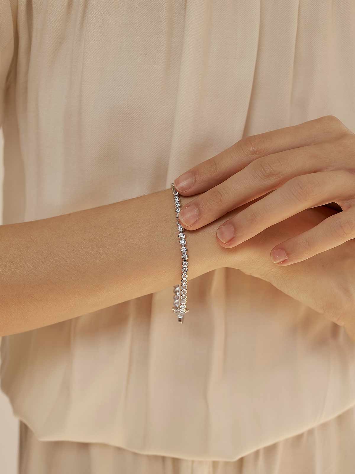 Bracelets Rivière avec chatons ronds en zircone