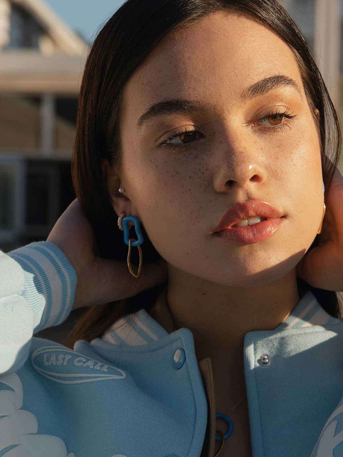 Pendientes originales diseño de doble motivo con esmalte