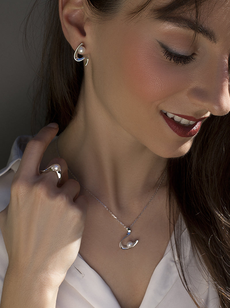 Colgante perlas de plata diseño ondulado con perla