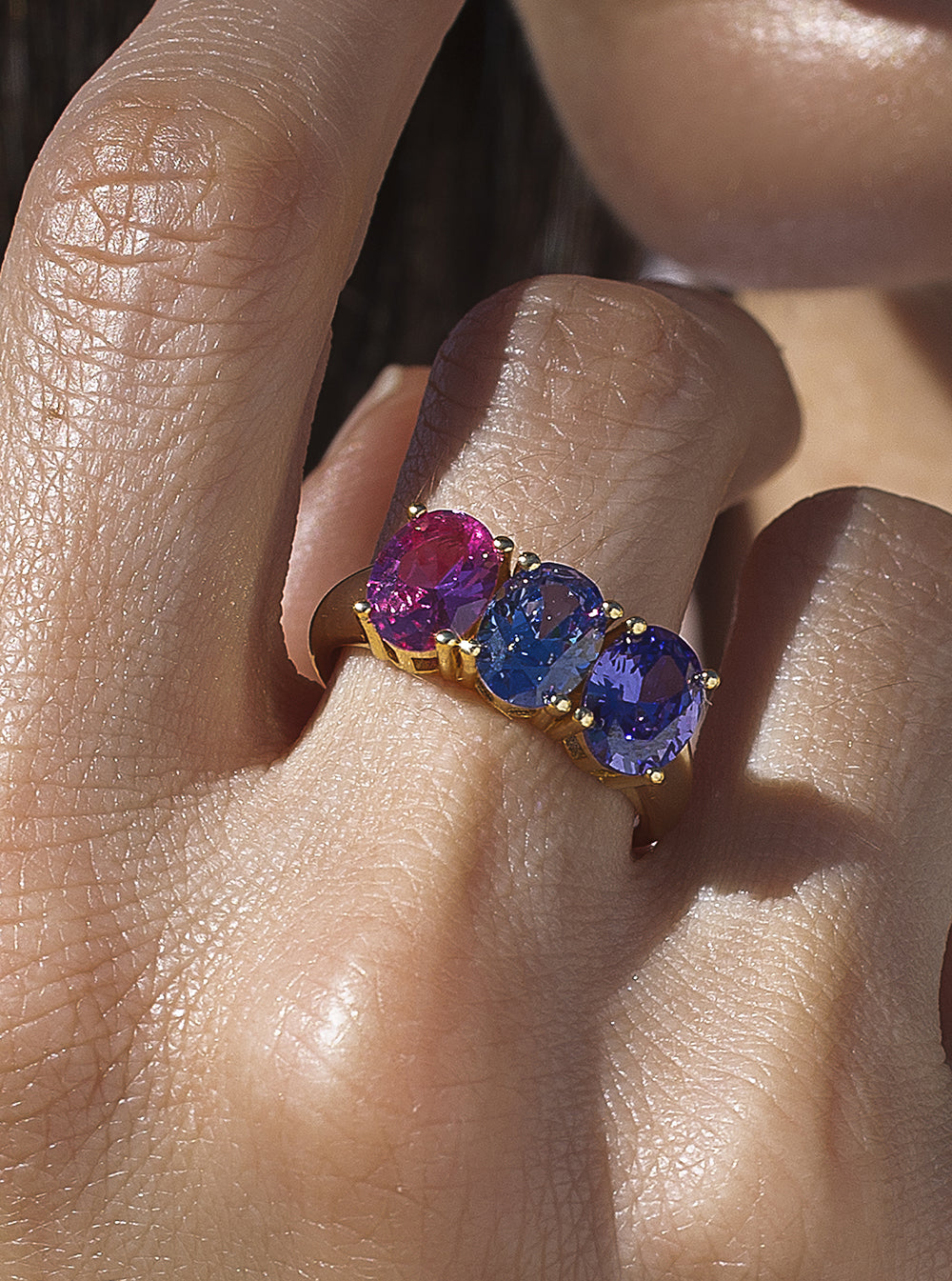 Anillo con piedras ovales en tonos azul y morados.-LINEARGENT