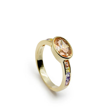 Anillo con pieza central oval y circonitas en tonos naranjas y morados