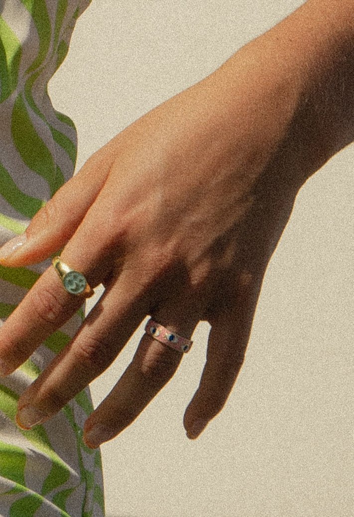 Anillo esmalte rosa diseño de cenefa con dibujo de ojo-LINEARGENT