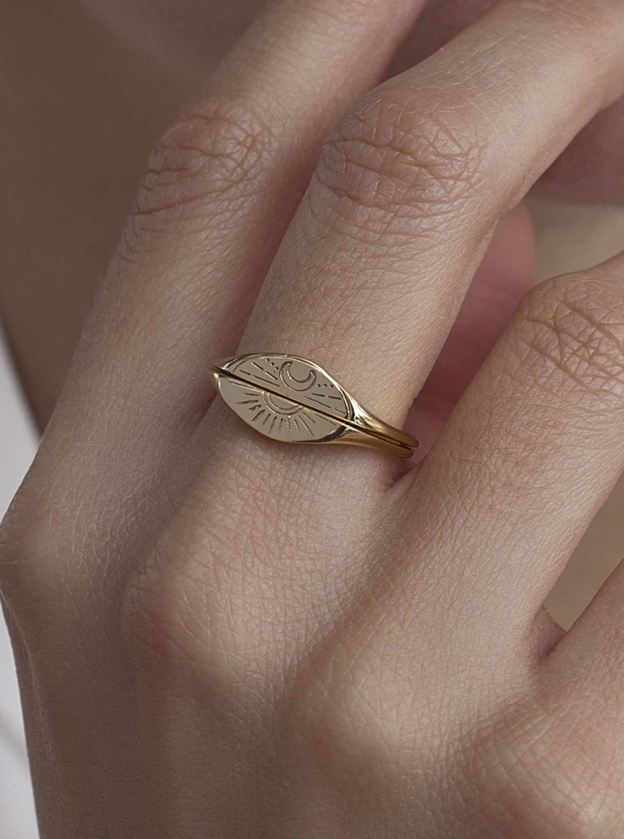 Anillo sello diseño dividido con grabado de luna y sol-LINEARGENT