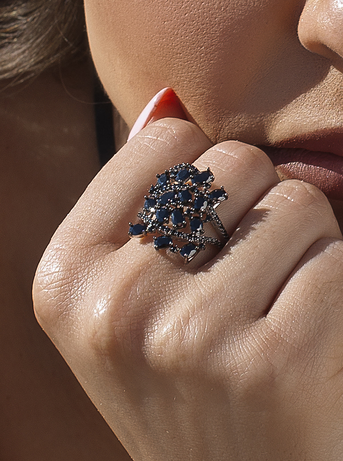 Anillos anchos de circonita estilo floral color negro-LINEARGENT