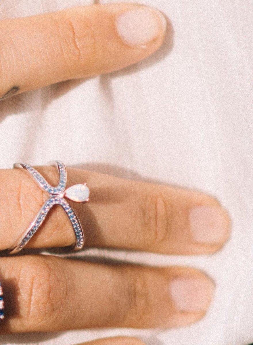 Anillos de diseño doble forma con circonitas azules y gema central-LINEARGENT