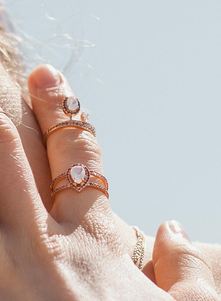 Anillos de diseño irregular con gemas y circonitas negras-LINEARGENT