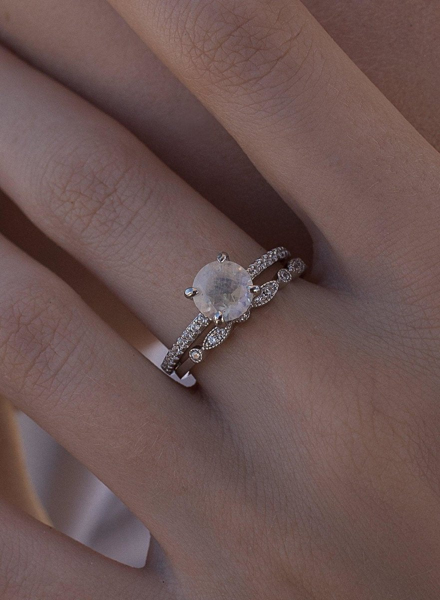 Anillos finos diseño doble piedra estilo ópalo y circonitas-LINEARGENT